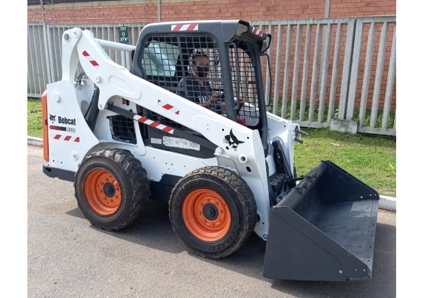 Mini-Carregadeira Bobcat S530 ano 2013