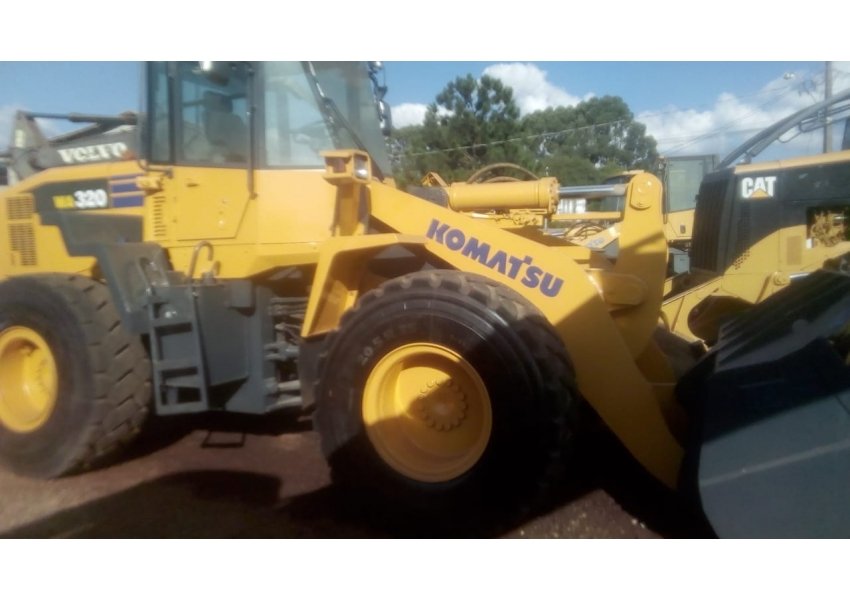 Pá Carregadeira Komatsu Wa320 ano 2012